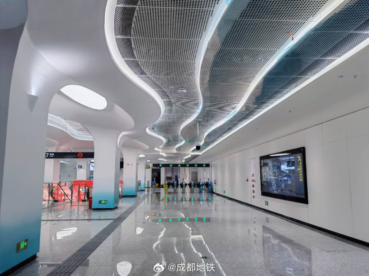 成都地铁站，通往自然美景的轻松启程之旅