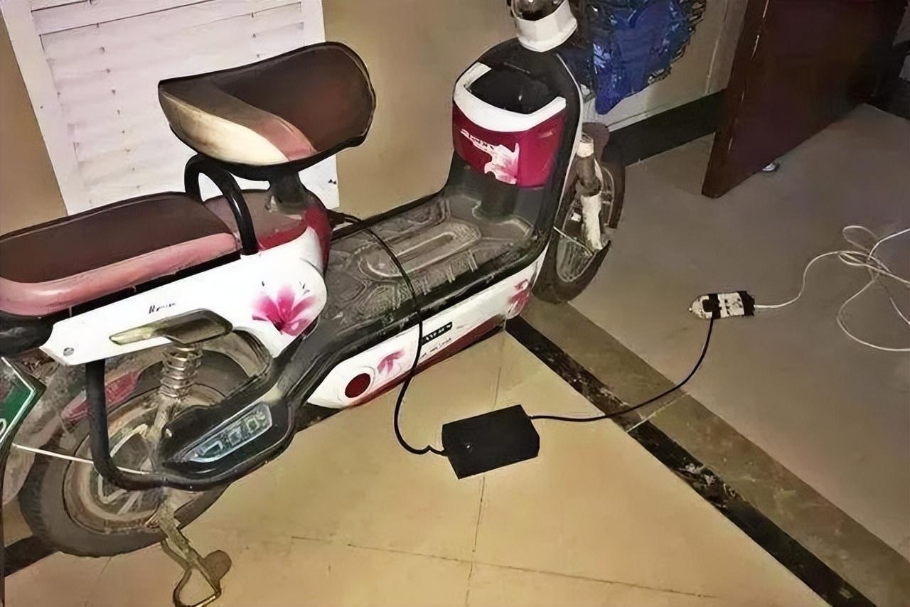 禁电动车最新政策下的家庭纽带与小电驴的奇遇