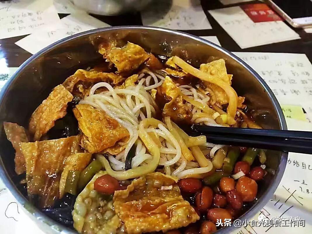 台风最新消息与小巷深处的隐藏美味探索，台风动态及美食探索报告