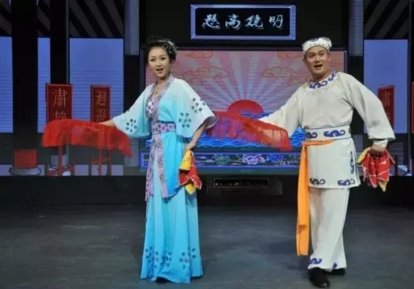 最新搞笑二人转，笑对人生，自信成就梦想之路