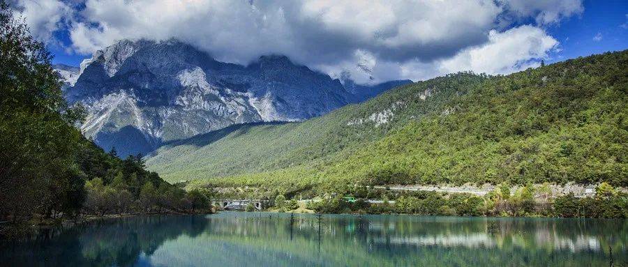 最新二建挂证背后的内心平和之旅，与自然美景的邂逅